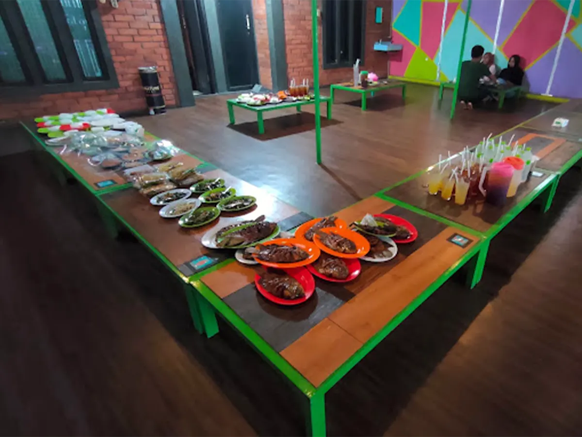 Savor the Flavor of Lesehan Purwodadi in Cilacap's Heart